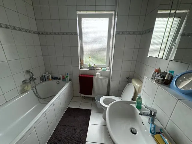 Badezimmer mit Badewanne