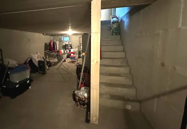 Keller mit Treppe